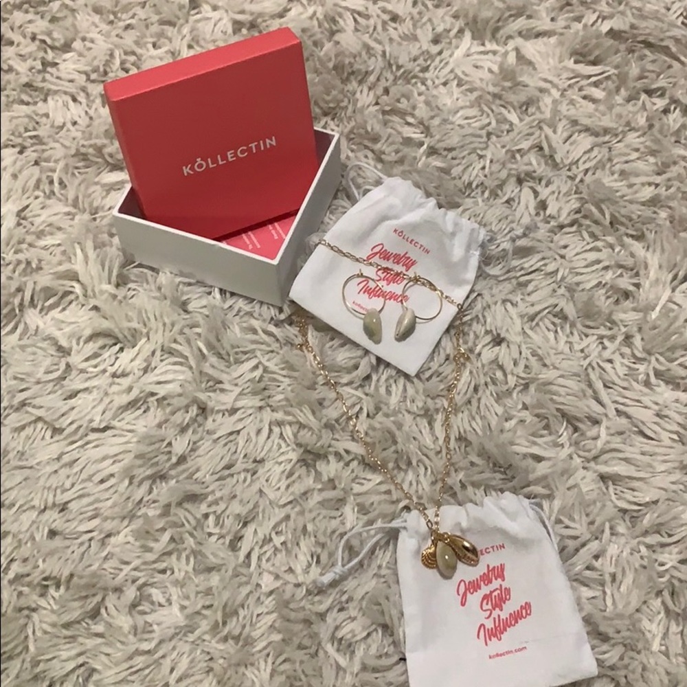 Earring and necklace set